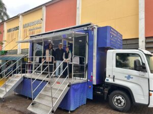 Sebrae Móvel e Loja Colaborativa movimentam a Praça do Mercado em São Carlos