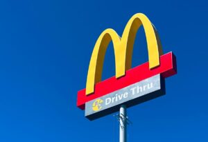 McDonald’s abre 30 vagas de emprego em São Carlos: não é preciso ter experiência